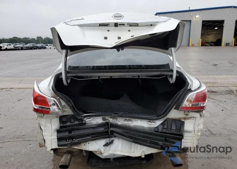 2015 Nissan Altima 2.5 z USA, uszkodzony, nr VIN 1N4AL3AP8FN347280